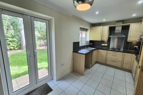 Fieldfare Close, Bramcote photo 4