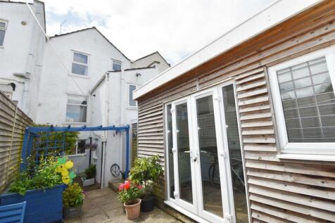 Rear view of property.jpg