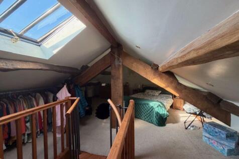 Attic Room (Bedroom 6)