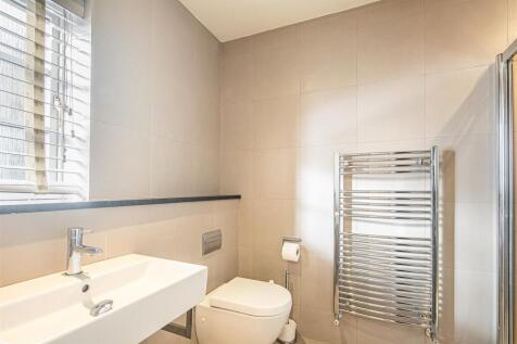 7 bed, 4 bath Detached in Sheffield - Photo 25