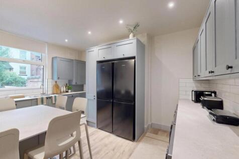 19, Hyde Park Terrace, Leeds photo 4