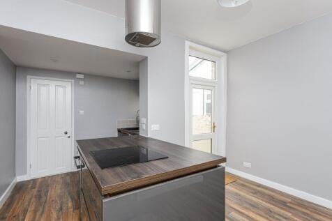 open plan kitchen/di