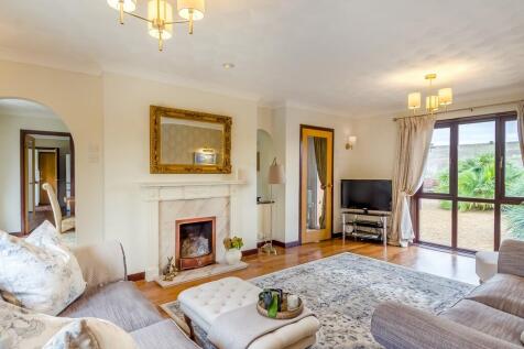 LIVING ROOM 1