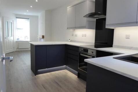 OPEN PLAN LOUNGE/KITCHEN