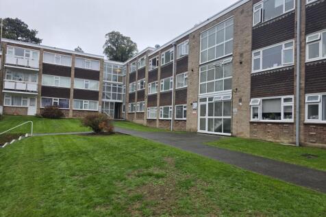 2-bed flat on Jireh Court, Perrymount Road, Haywards Heath, West Sussex, £1,350/mo
