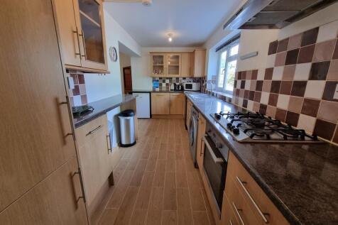 6 Haseley Close, Leamington Spa photo 2
