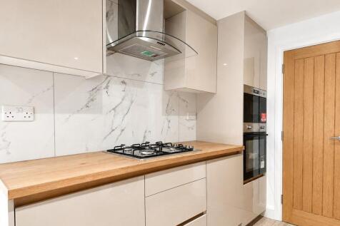 246 Chessington Road, Ewell, Epsom, KT19 9XF photo 3