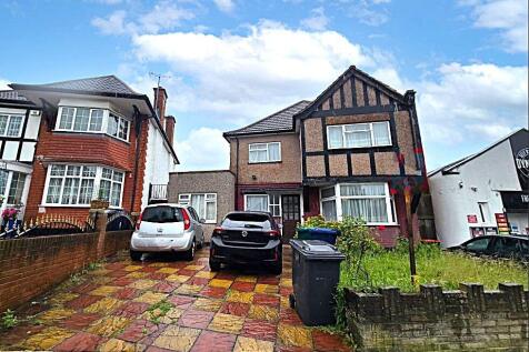 Chain Free Large detached 4 bedroom house with a 