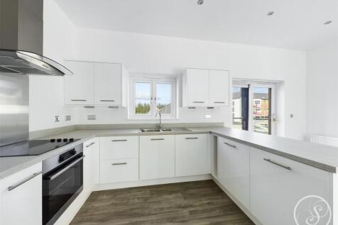 OPEN PLAN KITCHEN/LIVING SPACE