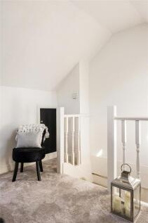 Henniker Gardens, E6