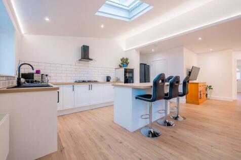Kitchen/Dining a