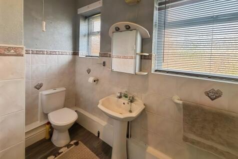 43422ee4-WhatsApp...