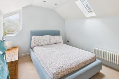 CAM02519G0-PR0233-STILL018