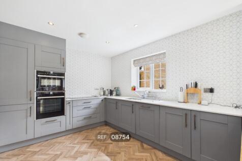 Kitchen / Dining area