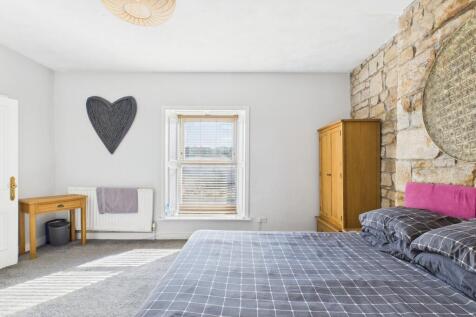 CAM04201G0-PR0061-STILL032