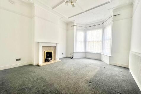 LIVING ROOM.jpg