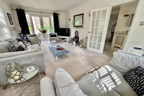 Living room.jpeg