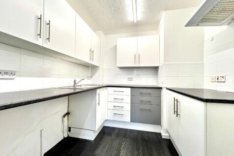 FITTED KITCHEN
