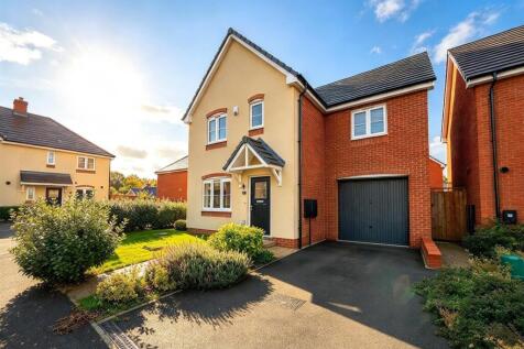 3-bed detached on Estover Close, Binley Woods, Coventry, £1,700/mo