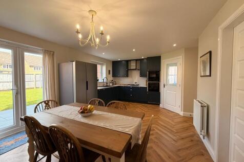 OPEN PLAN DINING KITCHEN