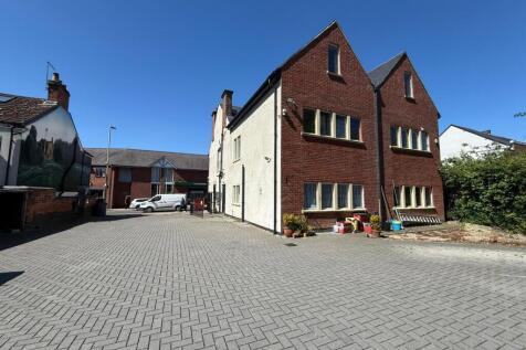 Two Bedroom Flat on Belvior Road