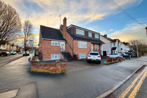 Oaklands Crescent, Chelmsford, Essex, CM2 9FG