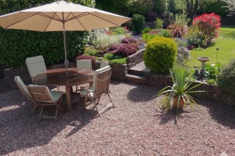 EWEMOVE SOUTH MOLTON - PATIO