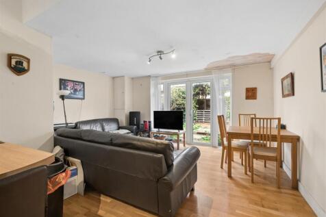 12a Hoyle Road SW17 reception.jpg