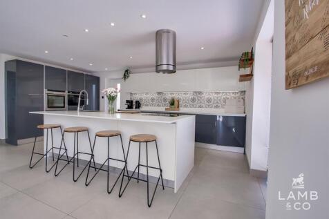 KITCHEN/LIVING SPACE