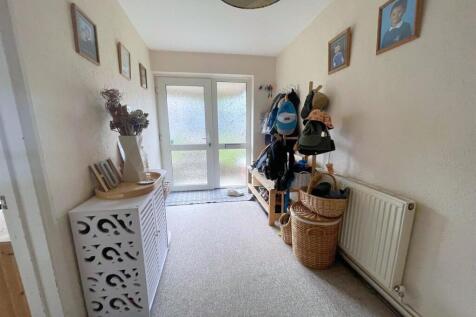 Large entrance hallw