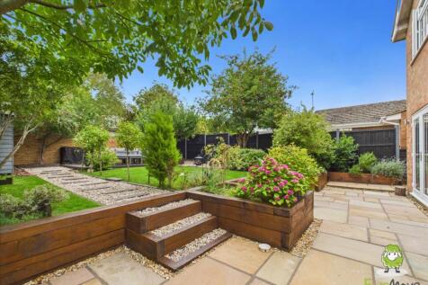 EweMove Basingstoke Avon Road Rear Garden