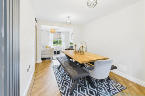 CAM04024G0-PR0029-STILL028