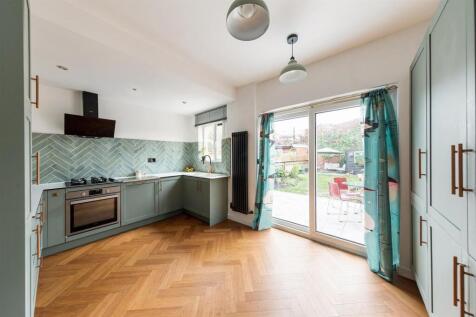 Barrett Road, E17