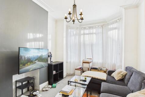 CAM04419G0-PR0053-STILL003.jpg