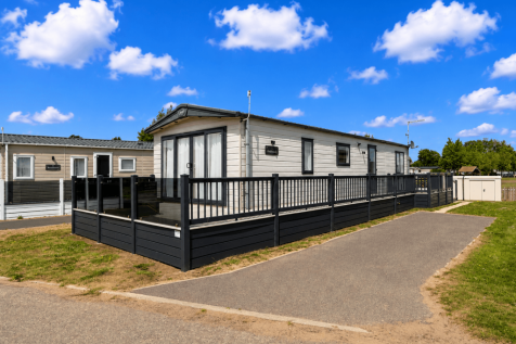2 Bedroom Park Home for Sale