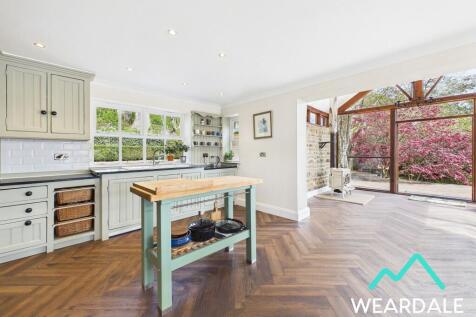 Kitchen/ Dining Room