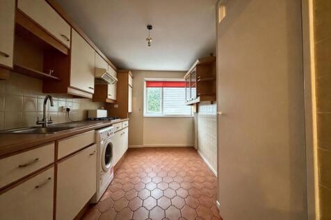 Fishers Close, EN8 photo 5