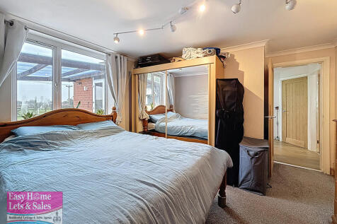 Downstairs Bedroo...