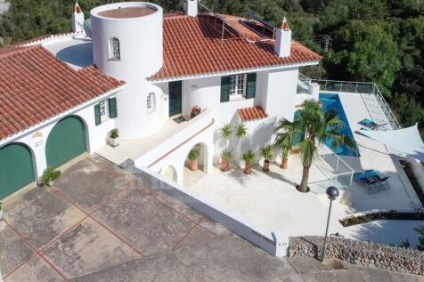 Spectacular villa with license and sea views in Santo Tomás