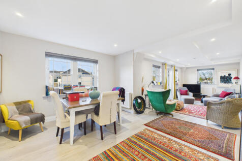 CAM01984G0-PR0538-STILL006