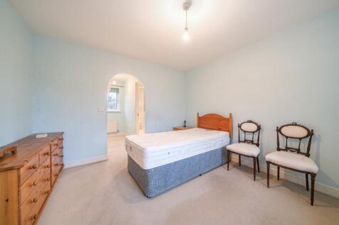 1393558-23-6943e503e563a