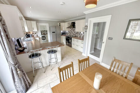 Kitchen/dining ro...