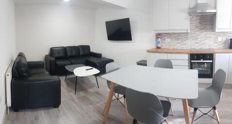 4-bed flat on Flat ,  Egerton Road, Manchester, £2,219/mo