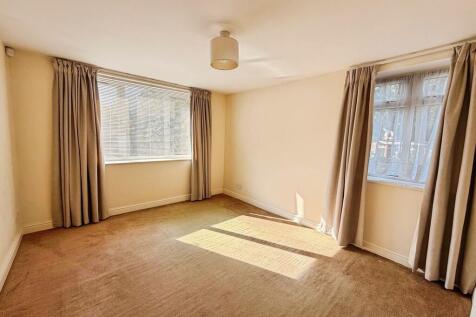 Flat  A  16 Calverley Lane, Horsforth photo 3