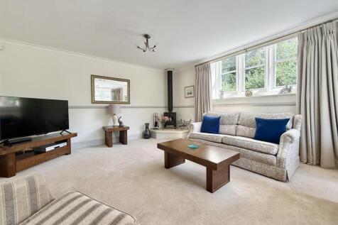 Lounge1.jpg