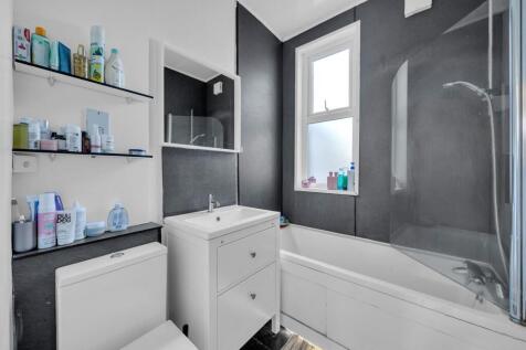 GROUND FLOOR BATHROOM