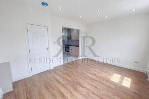Hunters Hall Road, Dagenham, Essex, RM10 photo 3