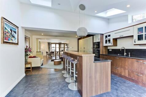 Holly Green, Rosslyn Park, Weybridge, Surrey, KT13 photo 4