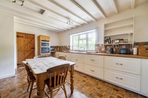 Old Rose's Cottage, 28 High Street, Paulerspury (6