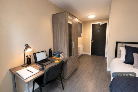6-bed flat on Hepburn Court C, Bristol, BS2, £4,800/mo